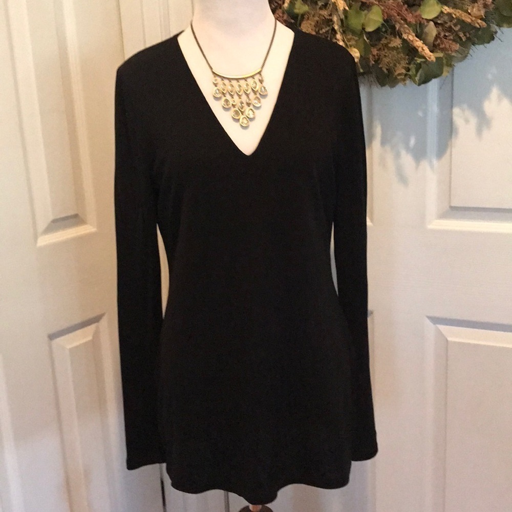 Adrienne Vittadini deep V black tunic, slit sides